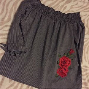 CUTE ROSE OFF THE SHOULDER TOP💫